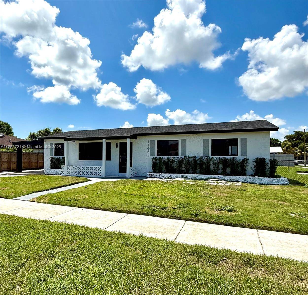 SINGLE FAMILY HOME. 4 BD 2 BTH 1 CARPORT TERRACE LARGE LOT NO HOA 1700 sq ft.
