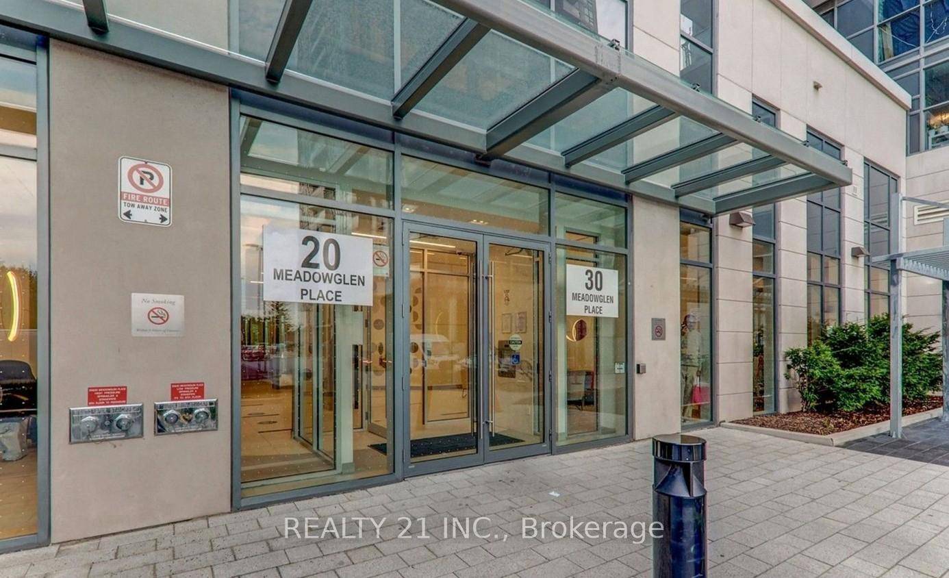 Stylish 2 Bed plus Den, 2 Bath Condo with Stylish Amenities !