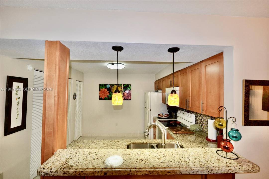 Remodeled 2 bedroom, 2 bath den corner unit !