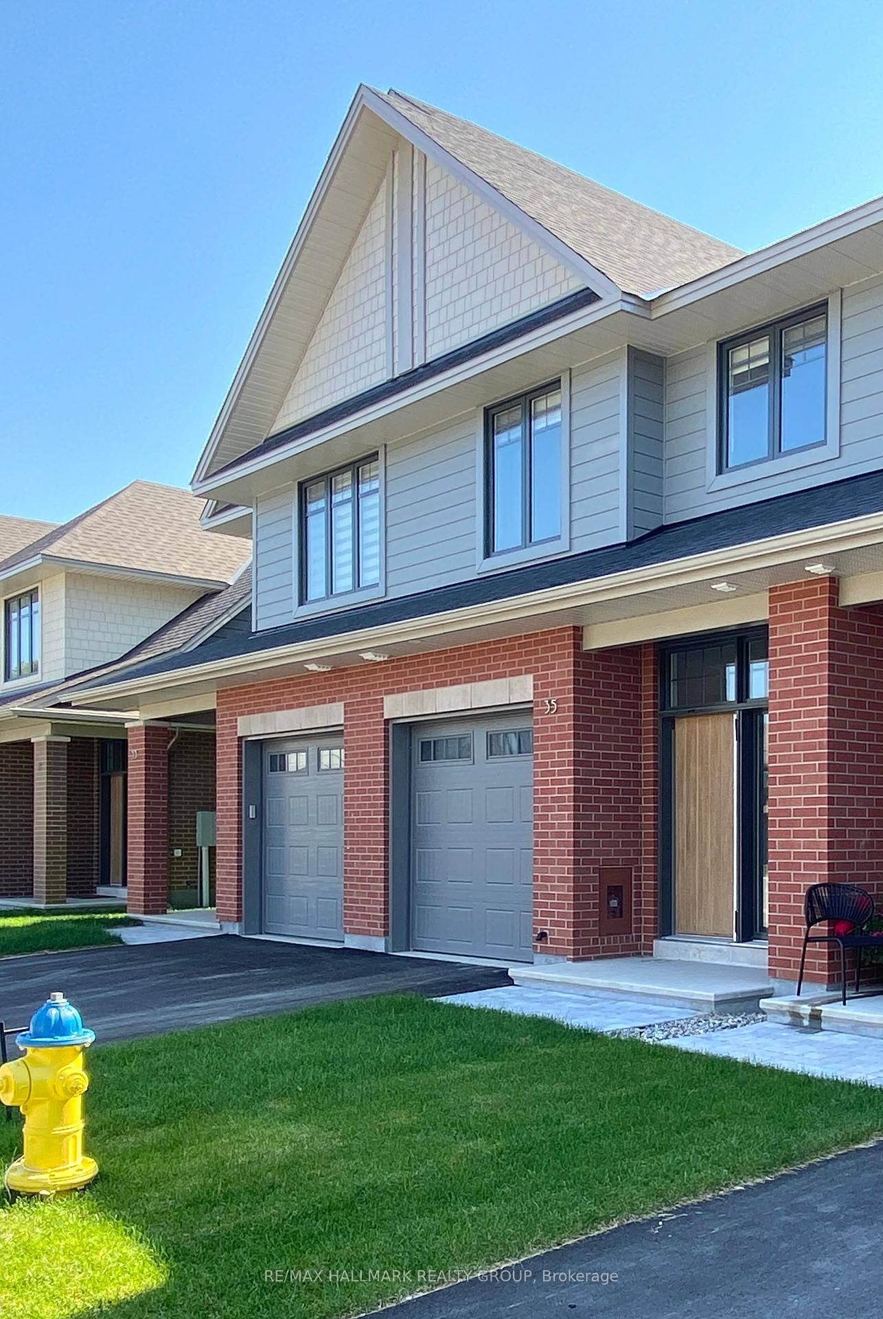 Stunning executive freehold townhouse as part of the unique infill development called Kinver Private nestled in the established community of Bel Air Park.