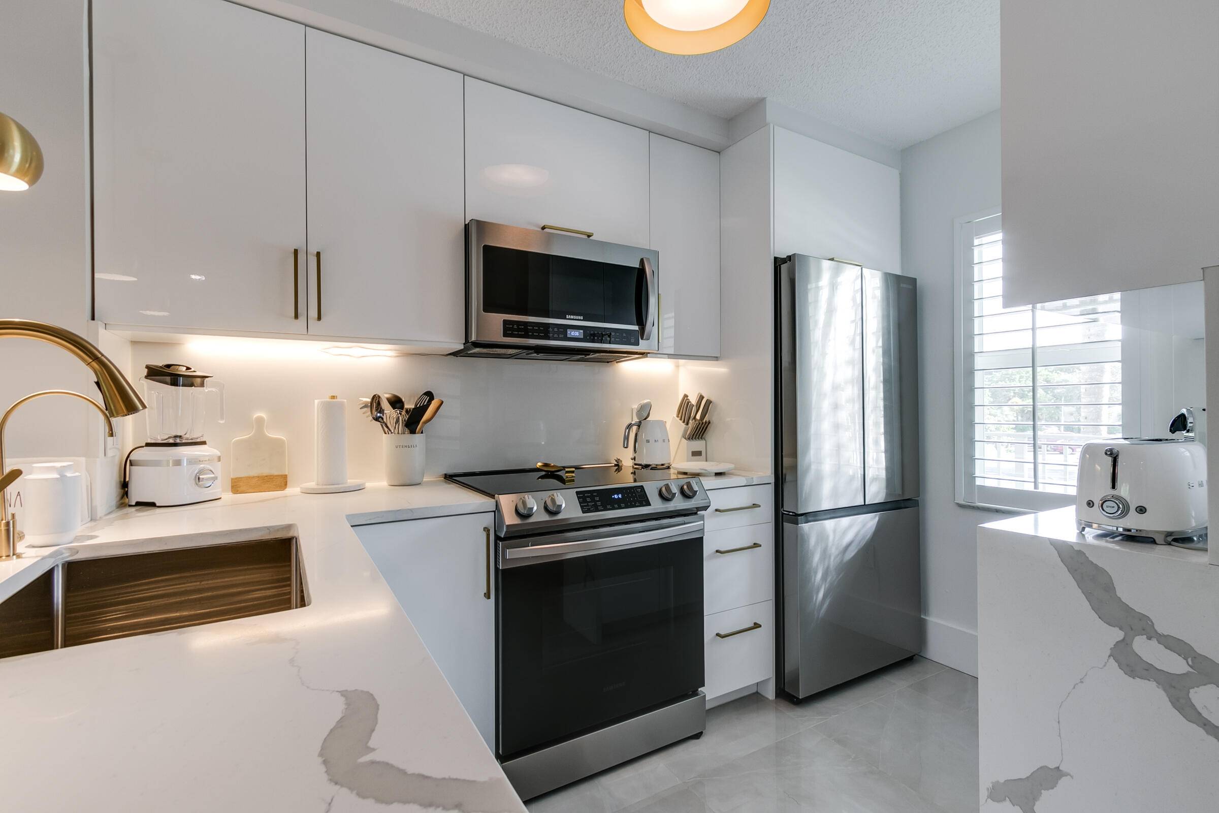 This superbly renovated 2 bed 2 bath condo is ripe for the picking.