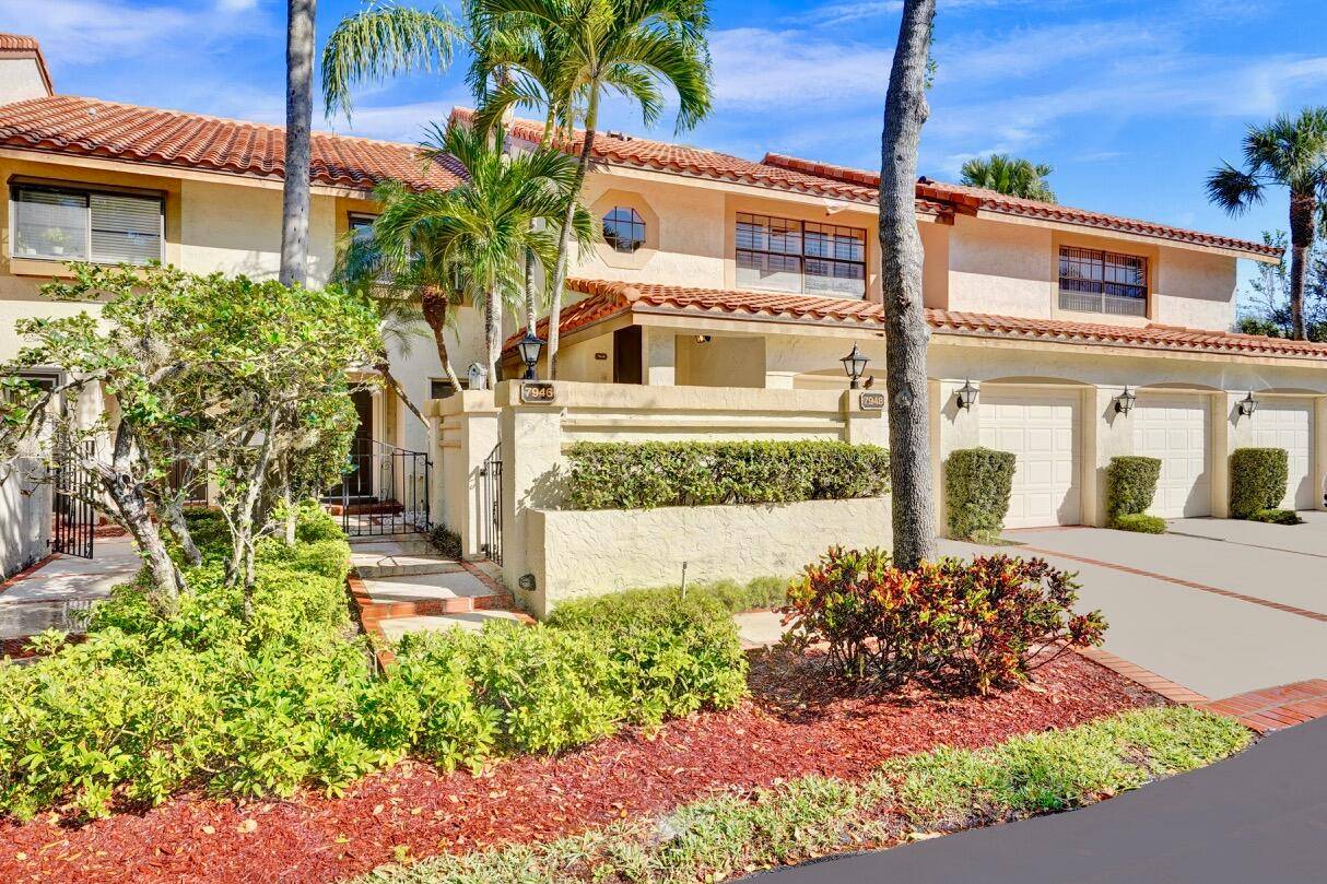 Seller is Motivated ! Charming 2BR, 2BA 2 story condo located in the La Mirada subdivision of the desired community of Boca Pointe.