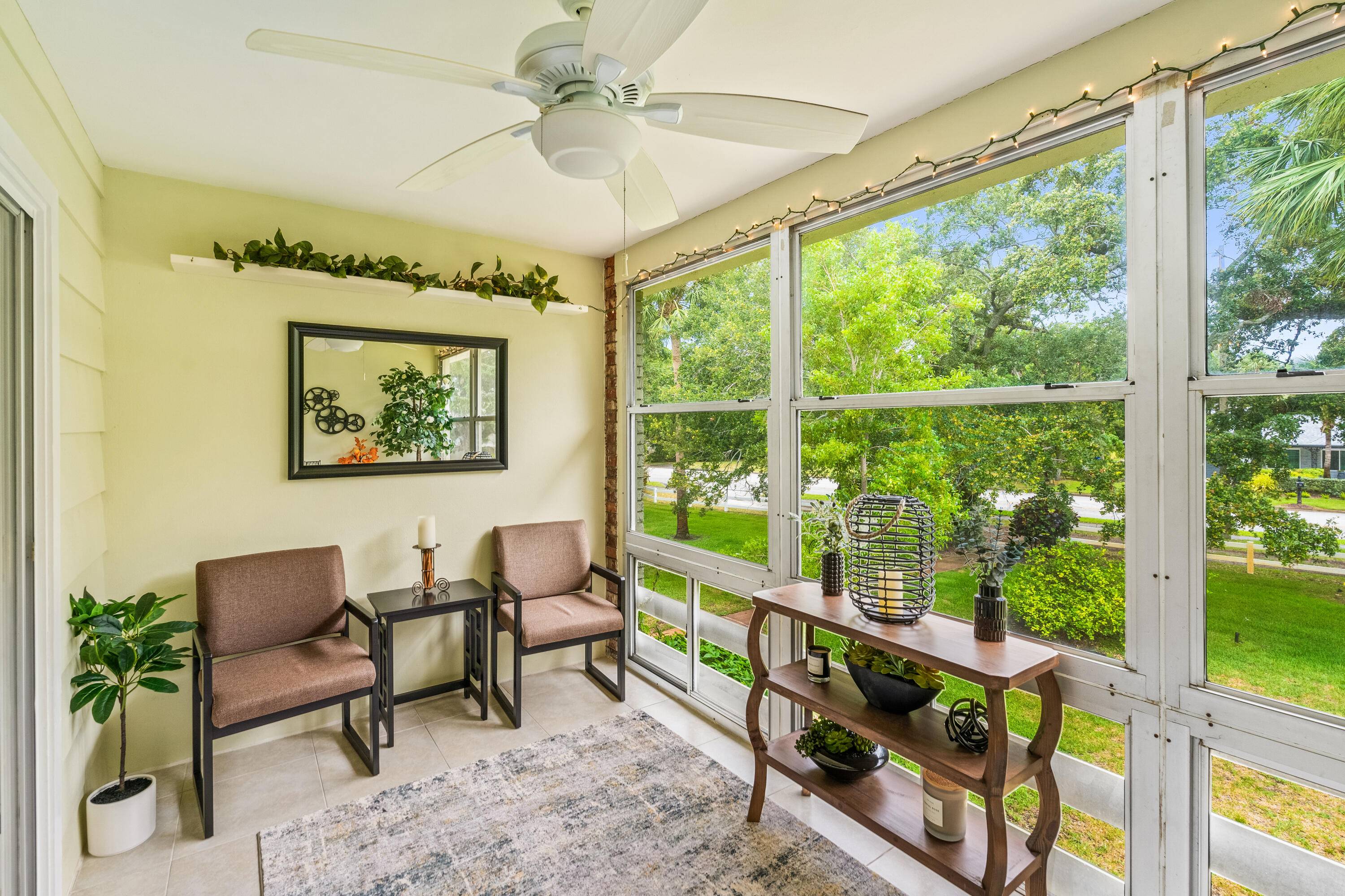 Welcome home ! What a jewel in a great location for shopping and all that is Vero !
