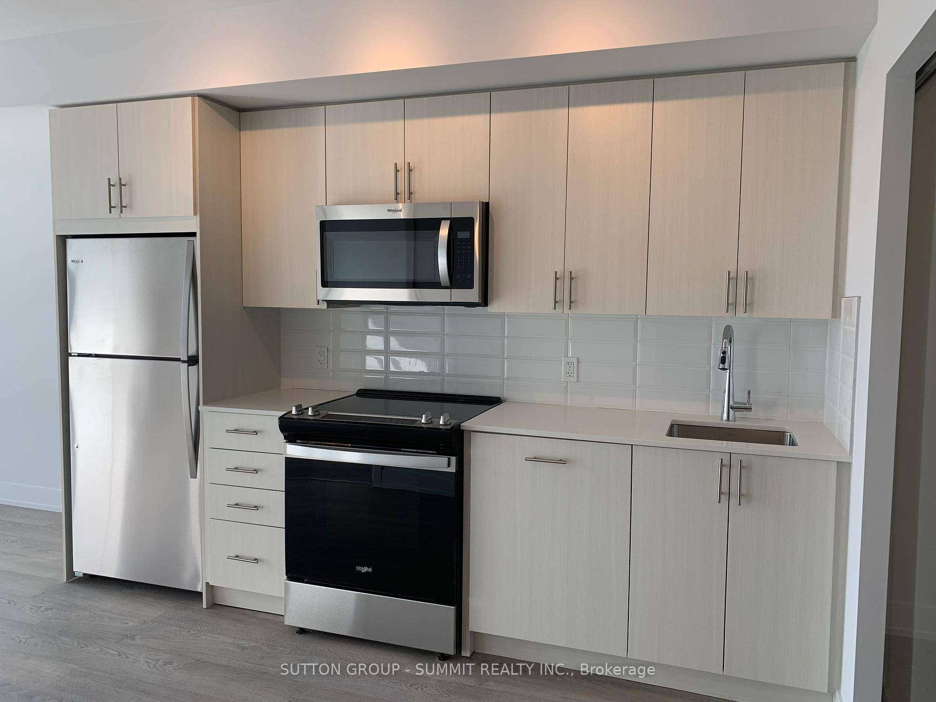 Newcomers welcome ! Facing Costco and a big Plaza !