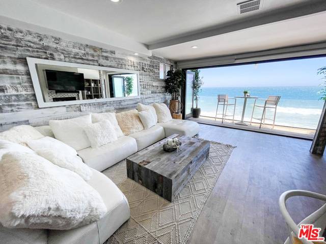 20460   Pacific Coast Hwy Malibu LA