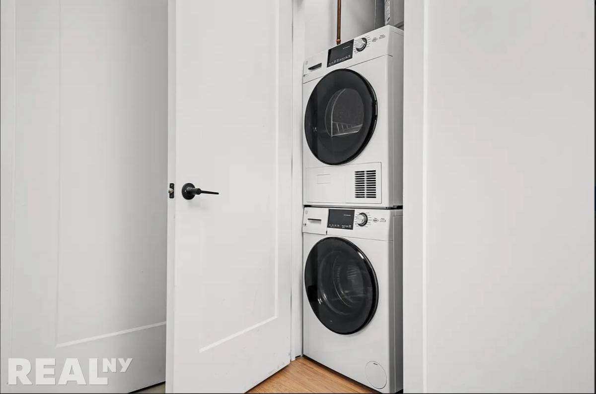 Luxury 2 Bedroom with Private Balcony amp ; In Unit Laundry in the Heart of BushwickWelcome to your modern sanctuary in one of Brooklyns most exciting neighborhoods.