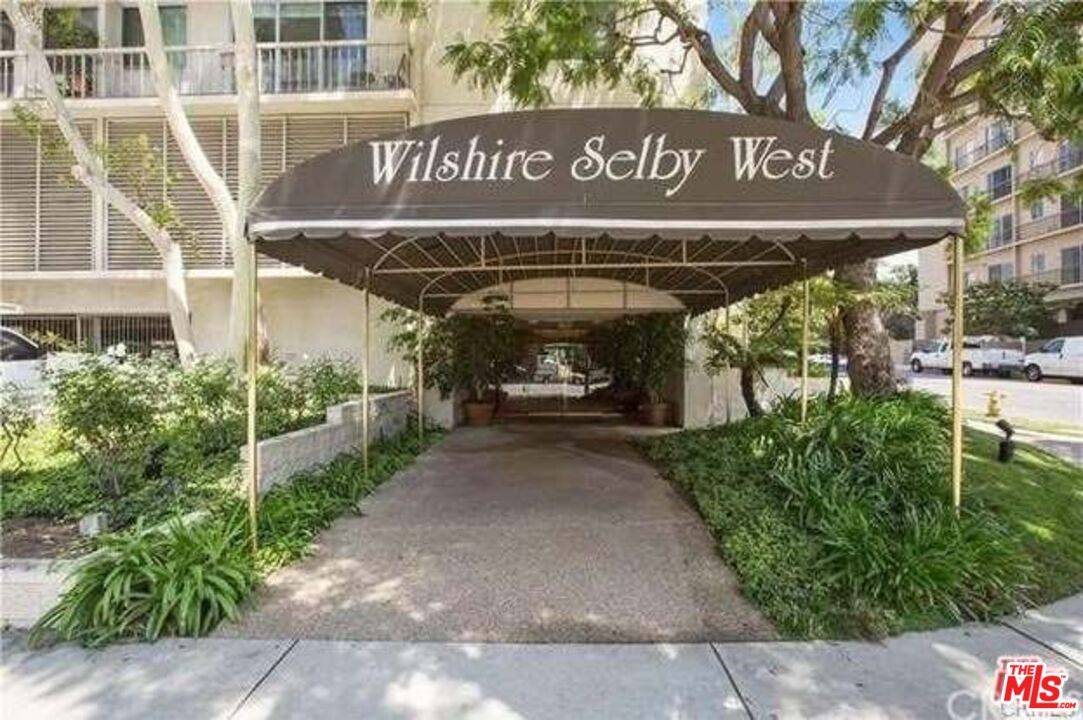 10751 Wilshire Blvd 1BR Westwood La