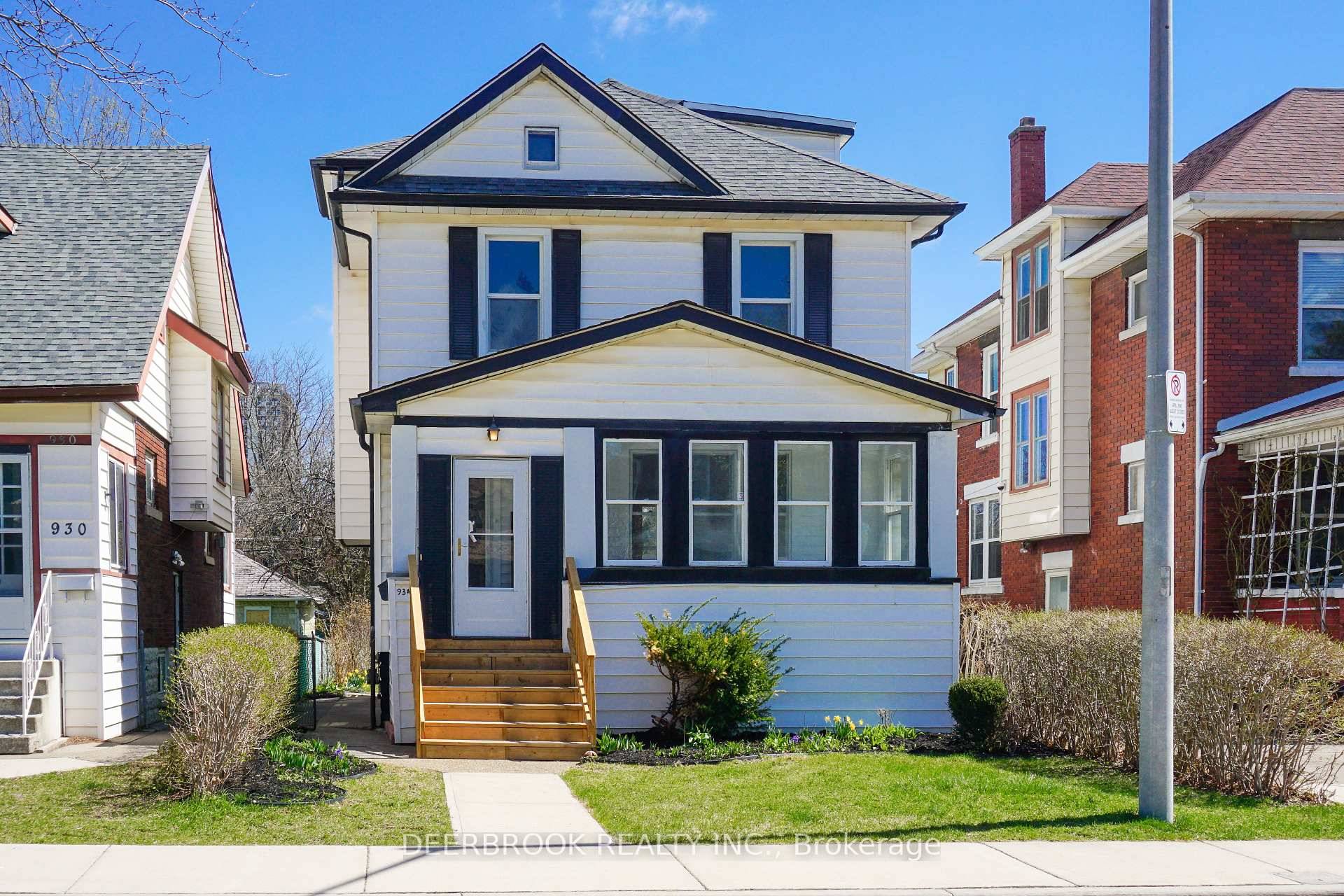 Welcome to this beautifully renovated 2.