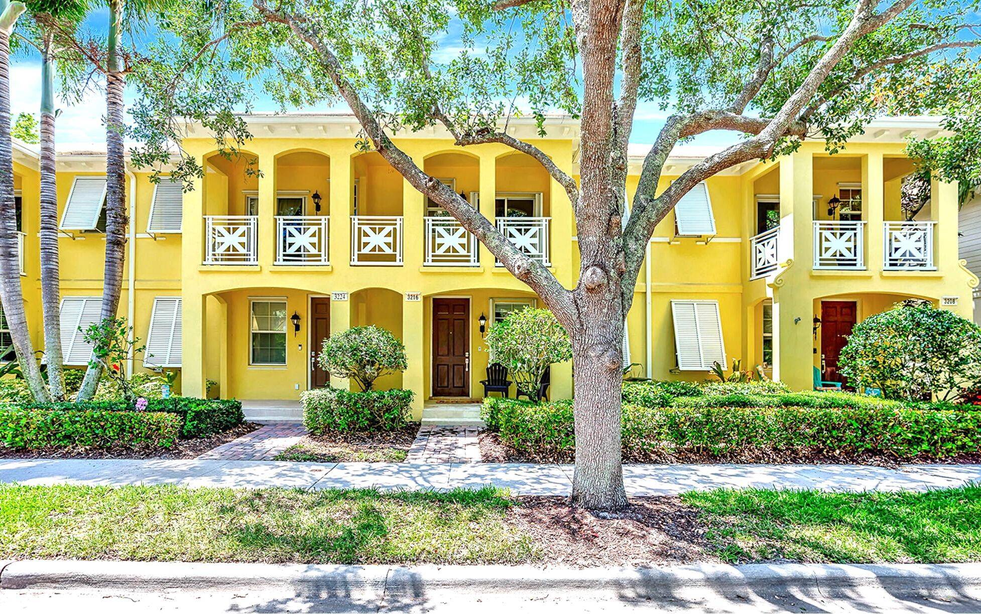 This beautifully maintained 3 bedroom, 3 bath Caravelle model townhouse is nestled in the highly sought after Martinique neighborhood of Abacoa.