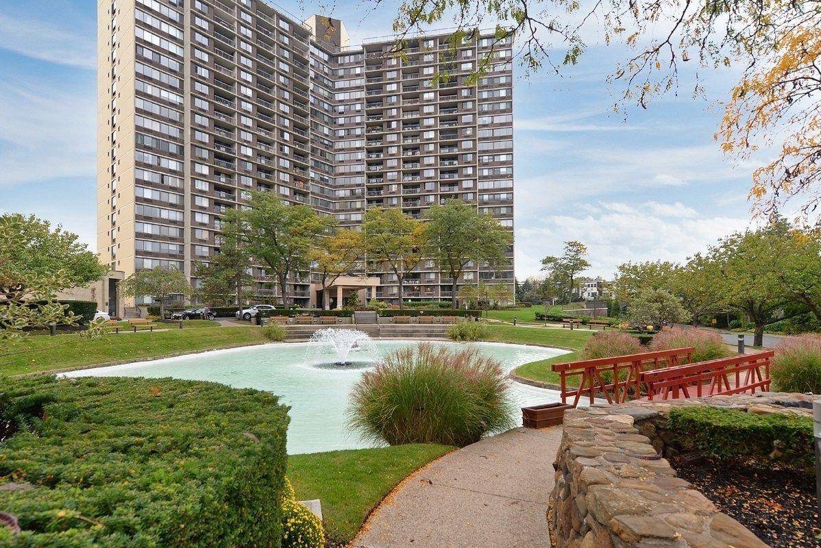 Updated 2bed 2bath, very large open layout kitchen with dinning room and window, wood floor, on 11th Floor south exposure beautiful view at the Famous Bay Club.
