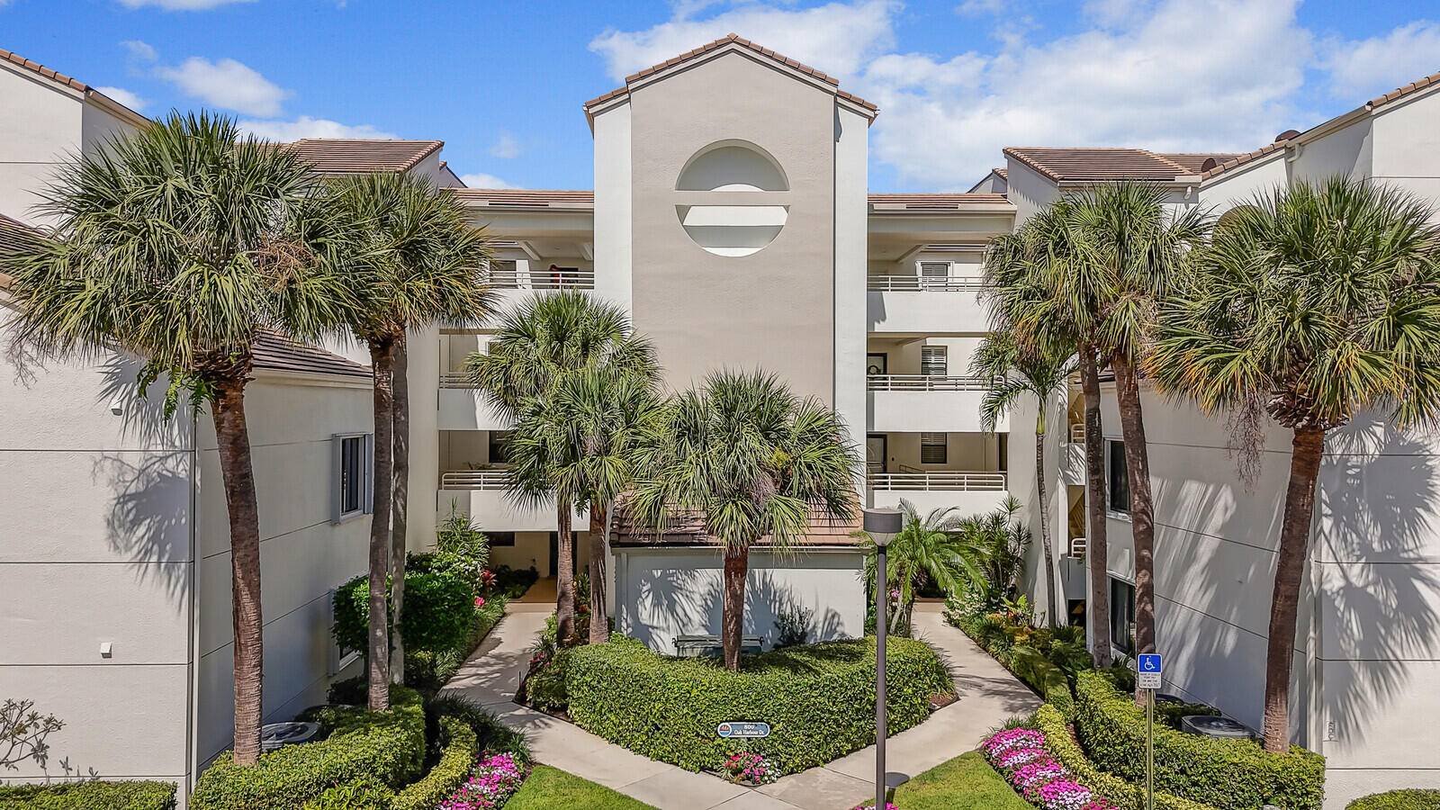 Welcome to your serene coastal retreat nestled in the heart of Juno Beach, within the sought after gated community of Oak Harbour.