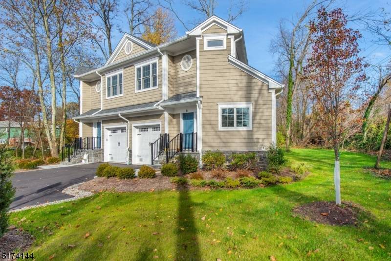 This luxurious almost new townhome is located in a peaceful desirable town, short distance from train DT.