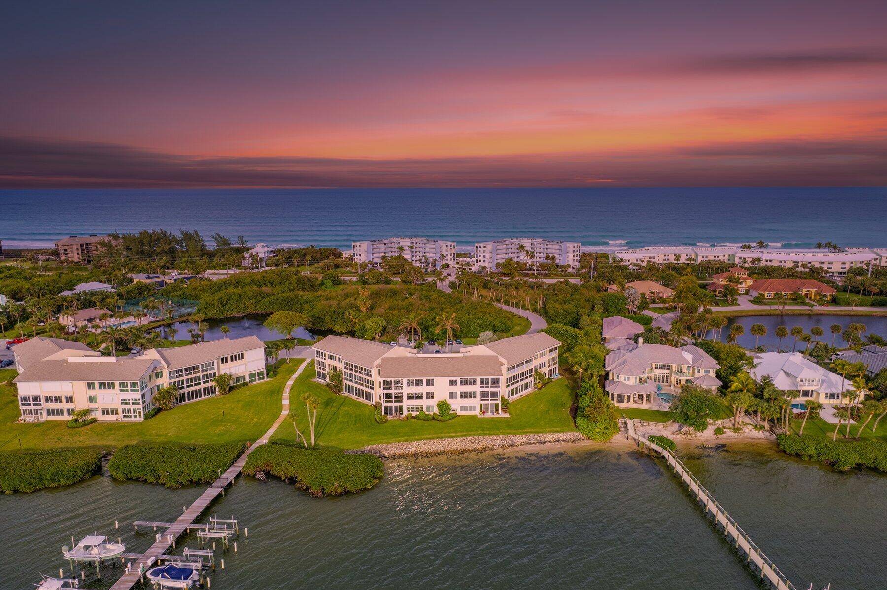 Skyline lights Discover Panoramic ''Corner'' SW Views with spectacular sunsets and Skyline Dr lights !
