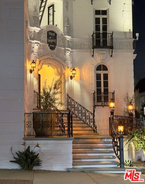 1302  N Sweetzer Ave 2BR Sunset Strip La