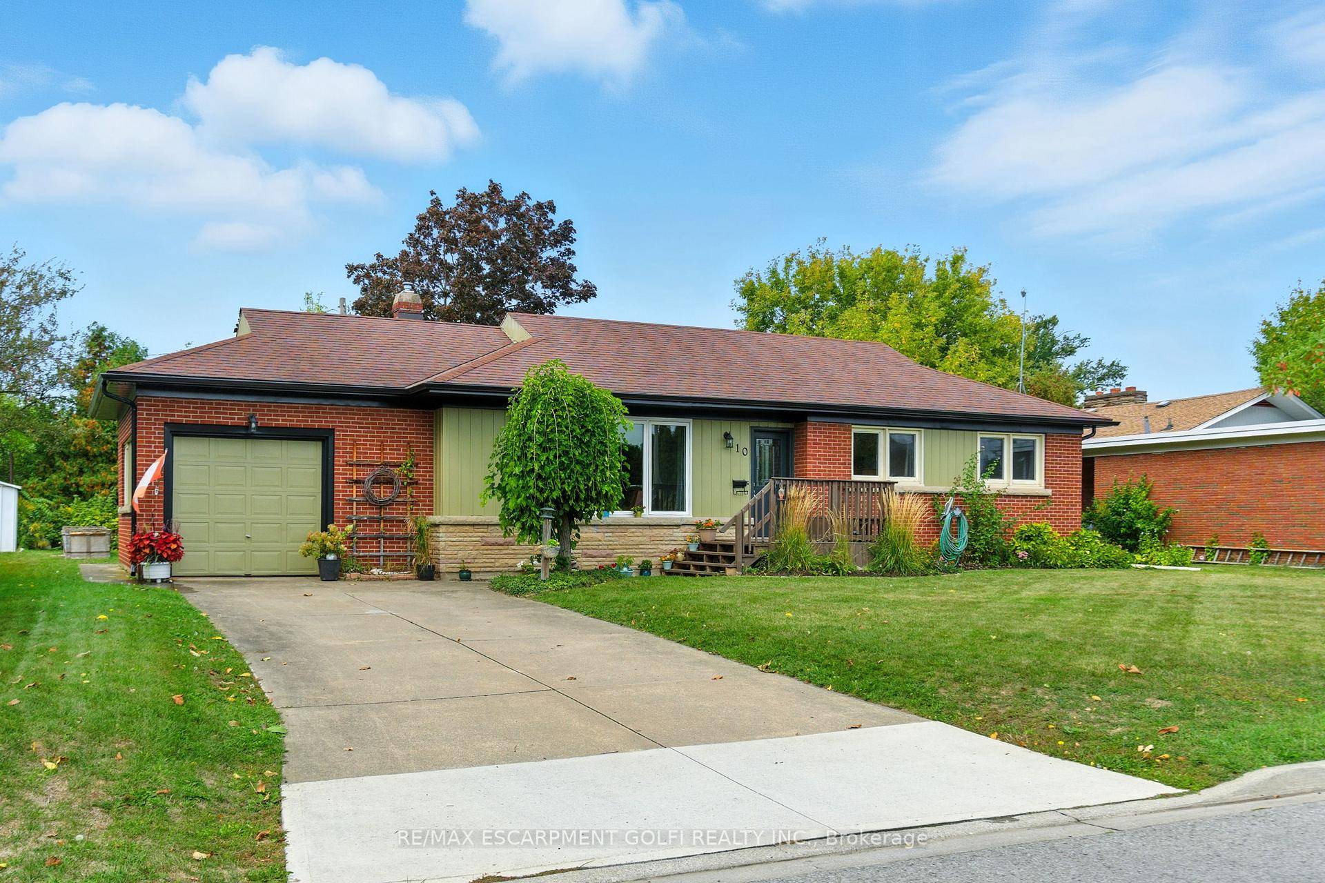 10 Riverview Boulevard sits on one of St.