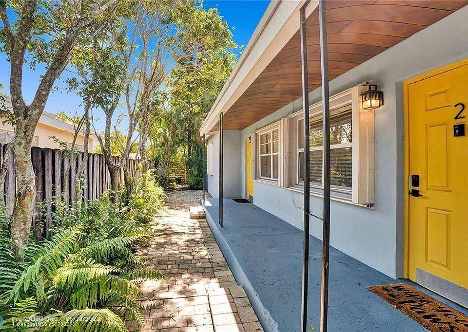 Spectacular location for this newly updated unit in duplex !