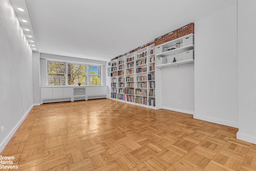 Sunfilled Steal XXXMINT 2BR 2BTH W Dining Area This is the needle in a haystack fabulous home you've been searching for !