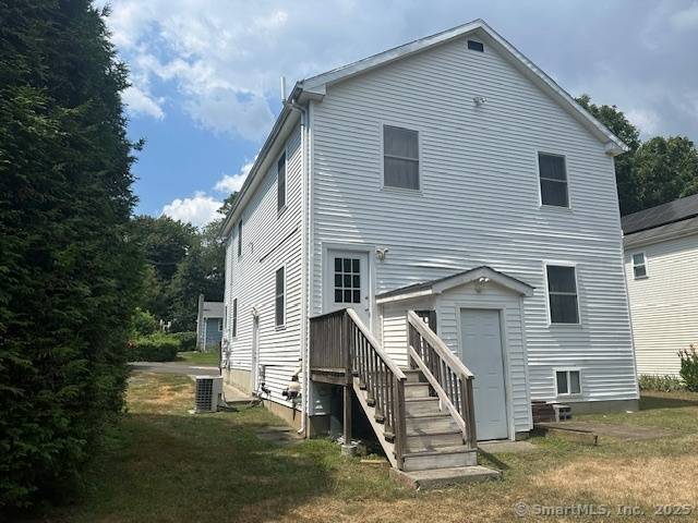1999 built Colonial home located on cul de sac street convenient to Route 25 connector, Merritt Parkway I 95.