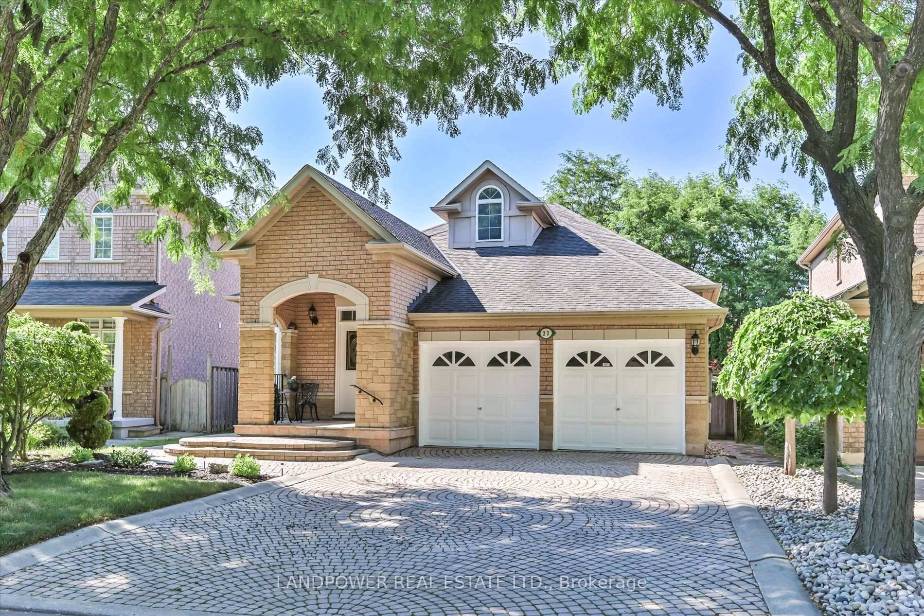 A beautiful well maintained Minto built Bungalow in the quiet Legacy community neighbourhood.