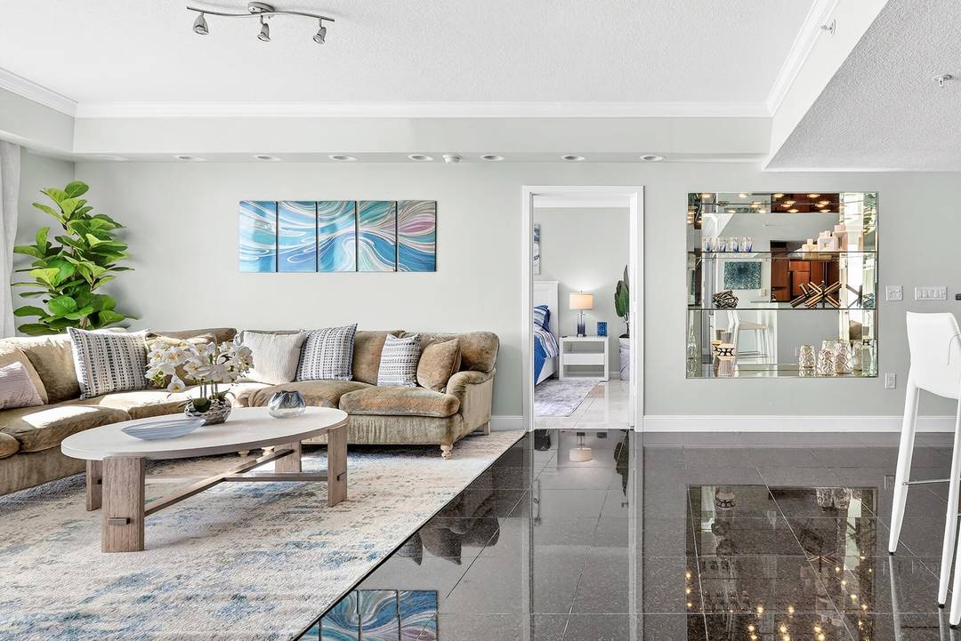 Absolutely Stunning Newly furnished and decorated 3 bedroom 3.