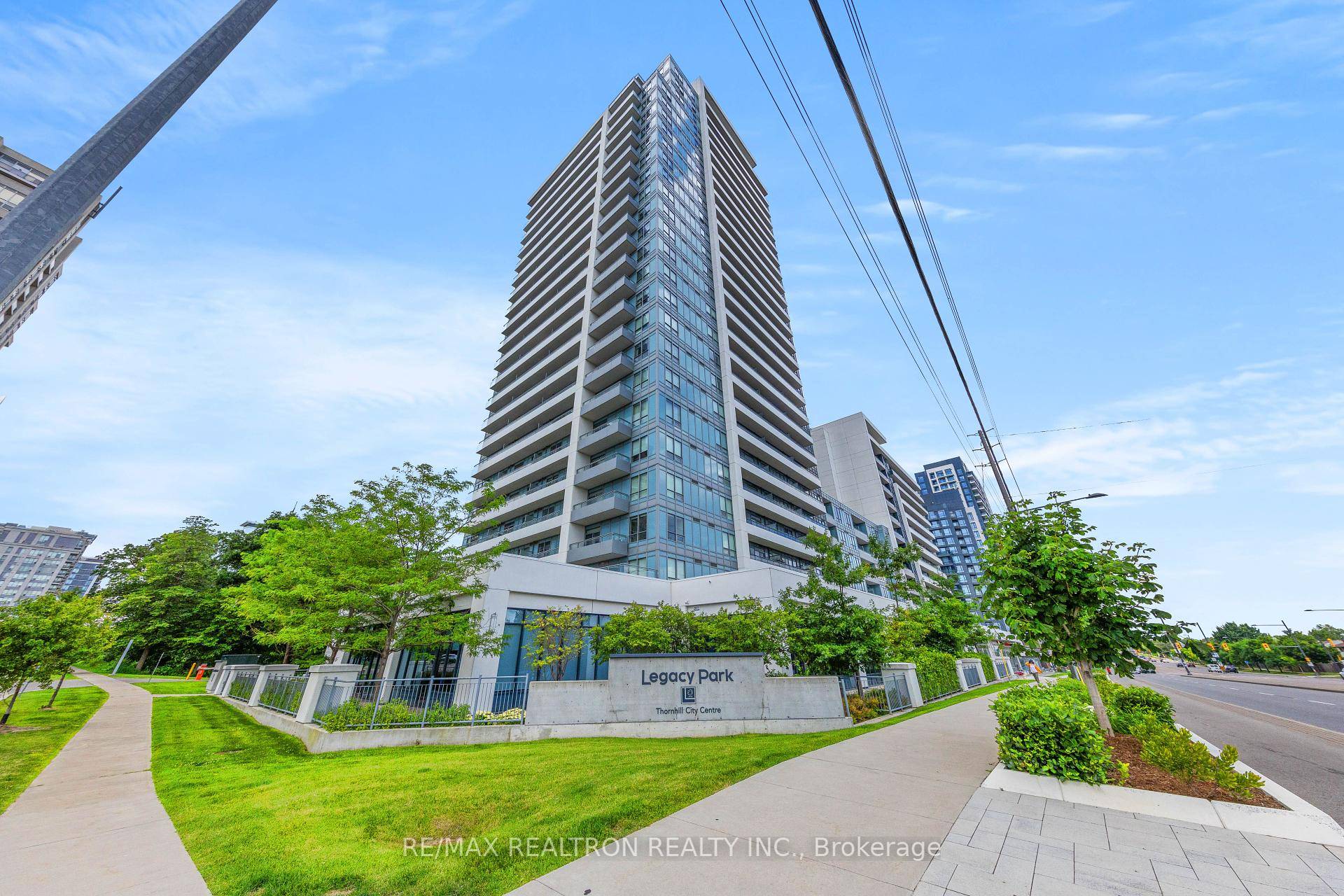 Bright amp ; Spacious 1 Bedroom Den Unit With Unobstructed South Exposure In Prestigious Legacy Park Condo, Desirable Location !