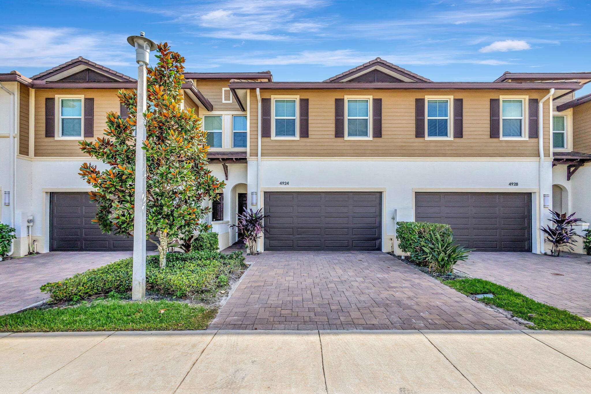 Ultra clean, newer townhome in the Pointe Midtown neighborhood.