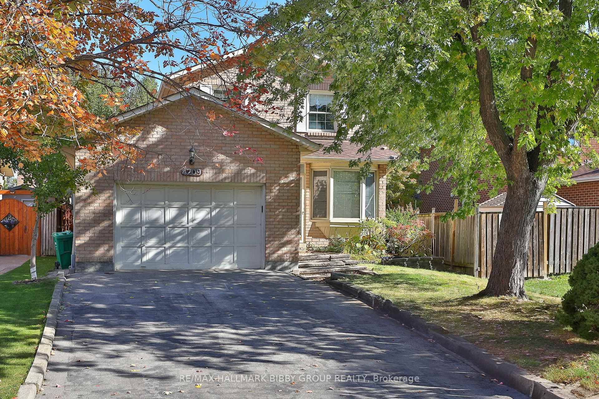 An Exceptional Opportunity To Customize Your Own Three Bedroom Family Home In Creditview's Highly Acclaimed Deer Run Community !
