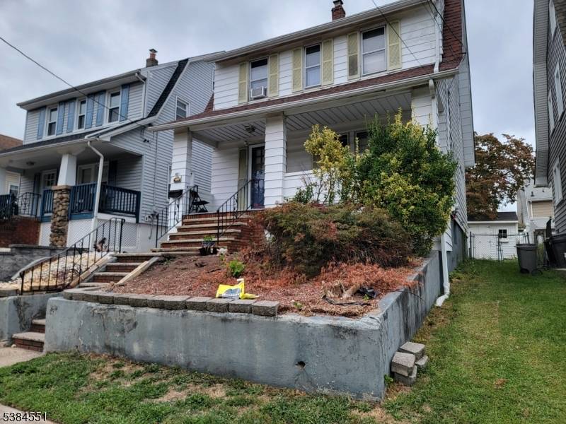 Move in ready 3BR 1BA Colonial.