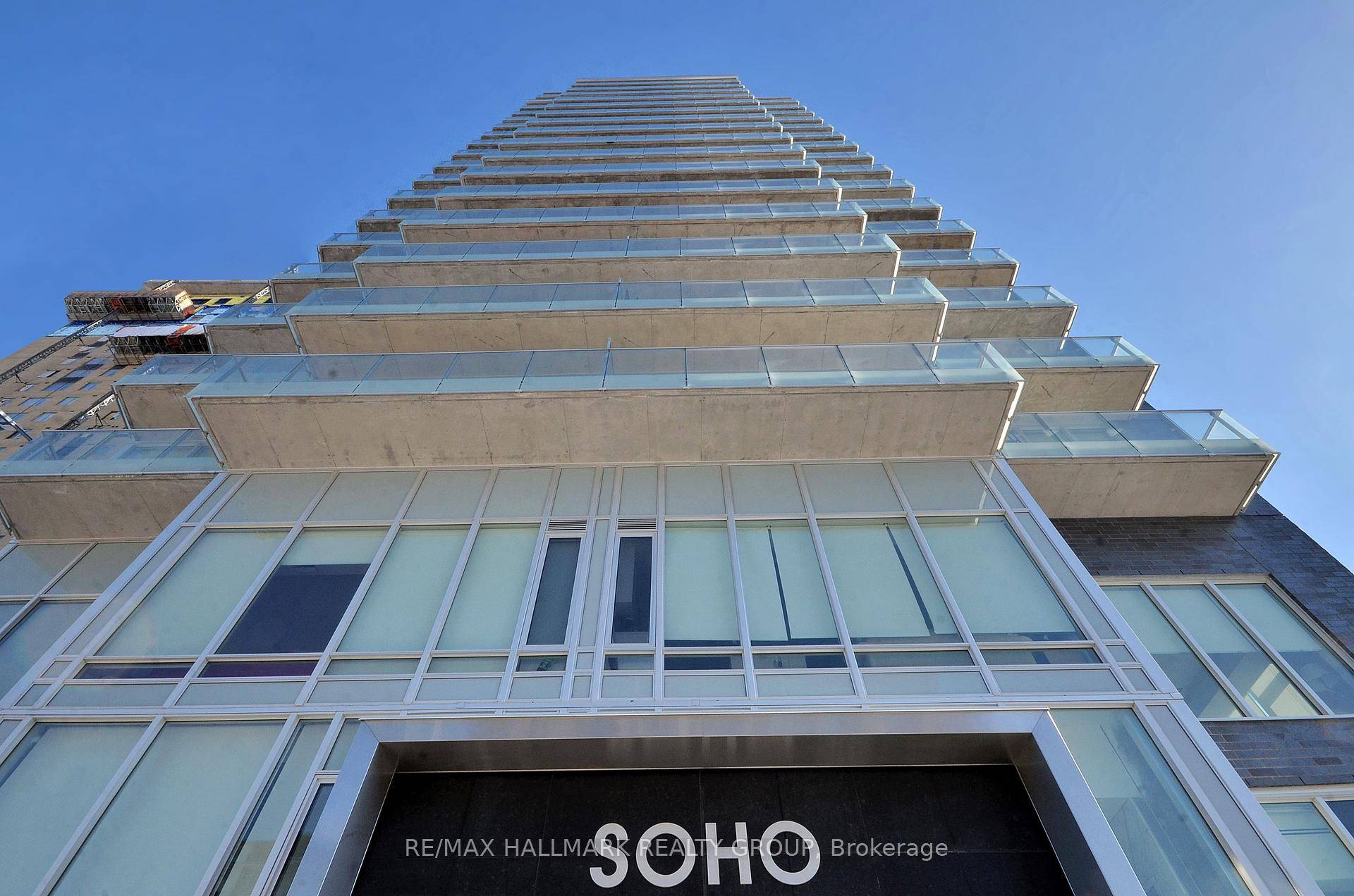 Welcome to unit 1805 at the SoHo Champagne.