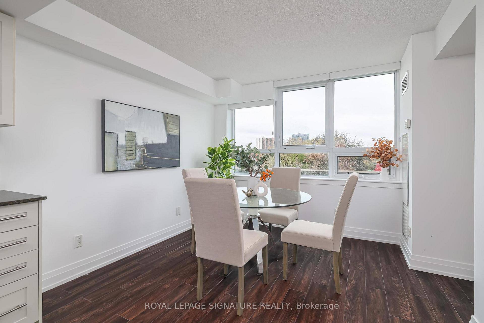 EXCEPTIONALLY SPACIOUS UNIT you'll forget you're in a condo !