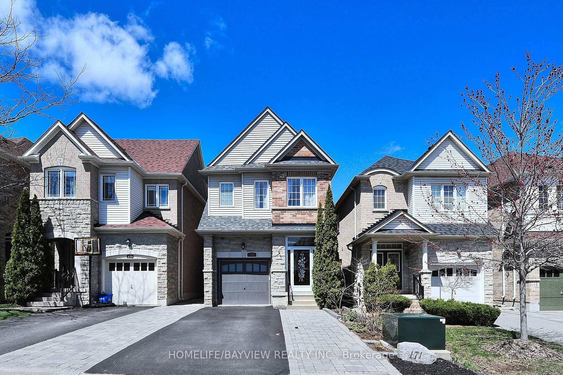 Stunning Detached Home In Prestigious Patterson Thornberry Woods.