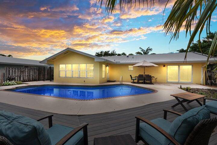 Situated in the prestigious waterfront community of Lighthouse Point Seagate Harbor, this 3 bed, 2 bath fully furnished home combines exclusive living with convenient Ocean access.