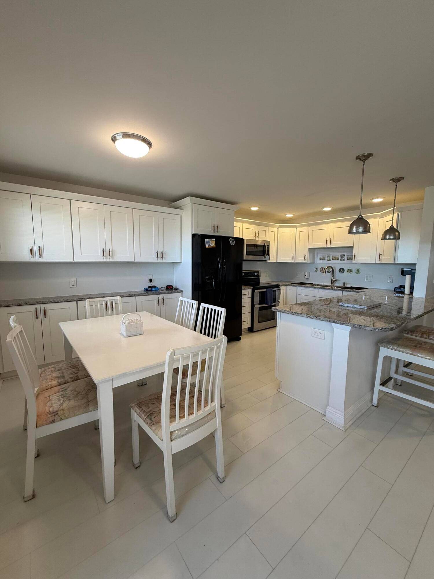 FULLY UPDATE 4TH FLOOR PENTHOUSE LIKE LIVING, WITH MAGNIFICENT WATER VIEWS, 2 SINKS IN OPEN CONCEPT KITCHEN.