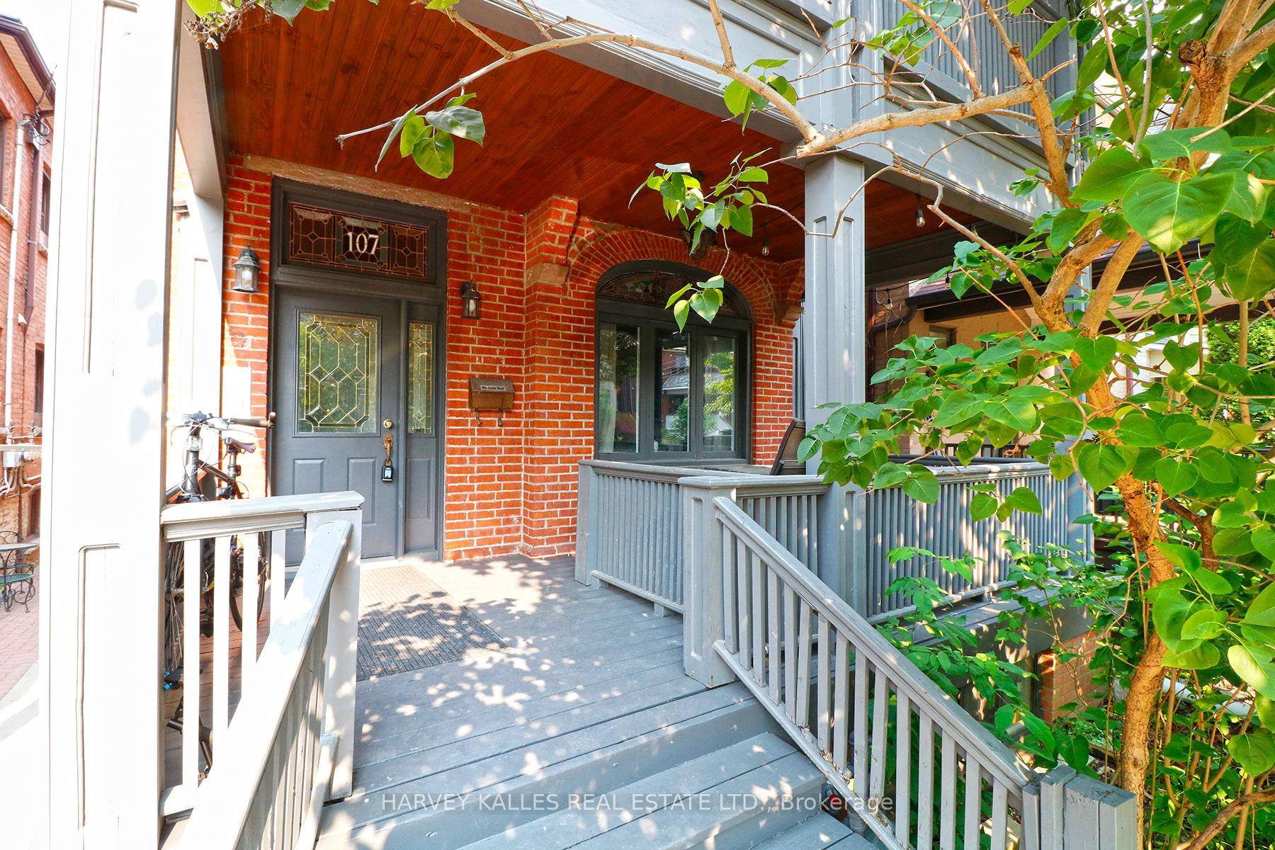 Bright and spacious 2 bedroom, 1 4 pc bathroom basement unit nestled in the highly sought after Little Italy neighbourhood.