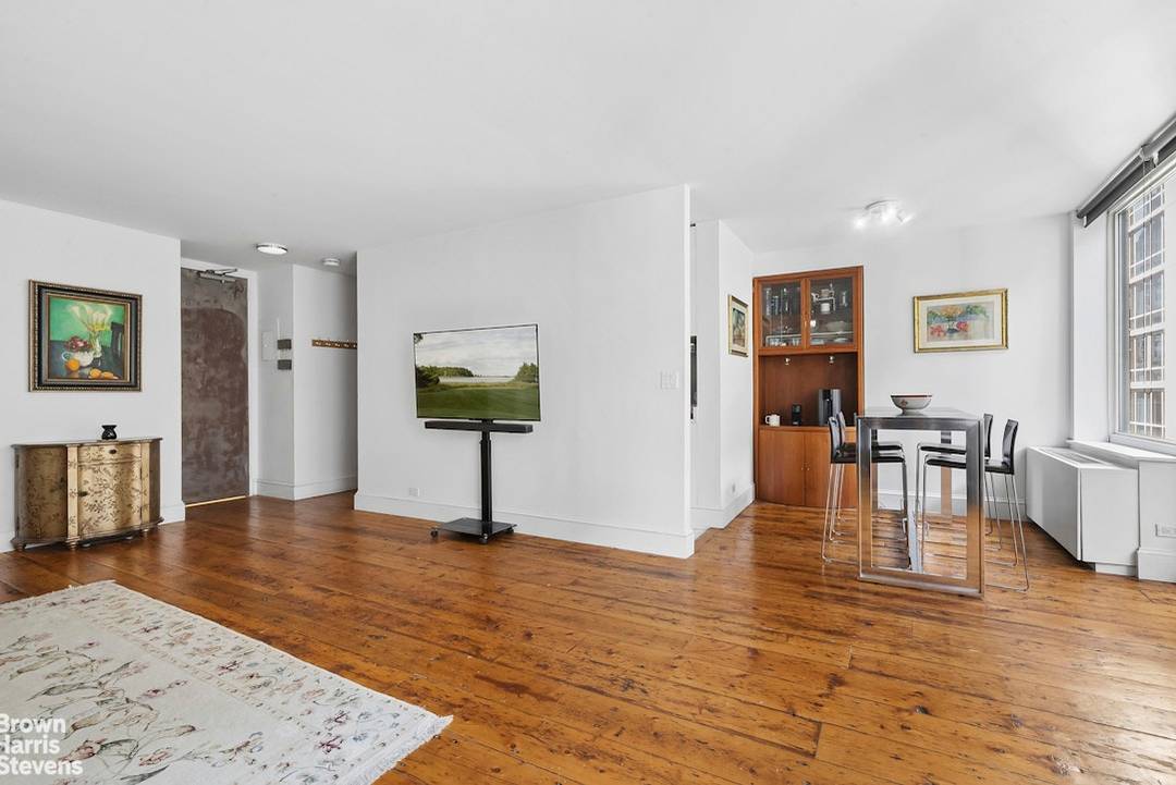 Charming Urban Retreat in the Heart of Lincoln Square Welcome to 161 West 61st Street, Unit 11E, a modern urban Junior 4 apartment that blends contemporary elements with classic city ...