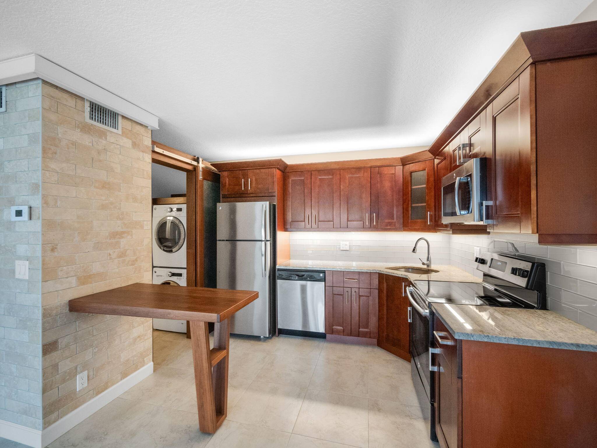 This stunning remodeled 1 bed, 1 bath condo in the GATED COMMUNITY OF PALM CLUB in West Palm Beach offers luxurious living with high end finishes and over 50k in ...