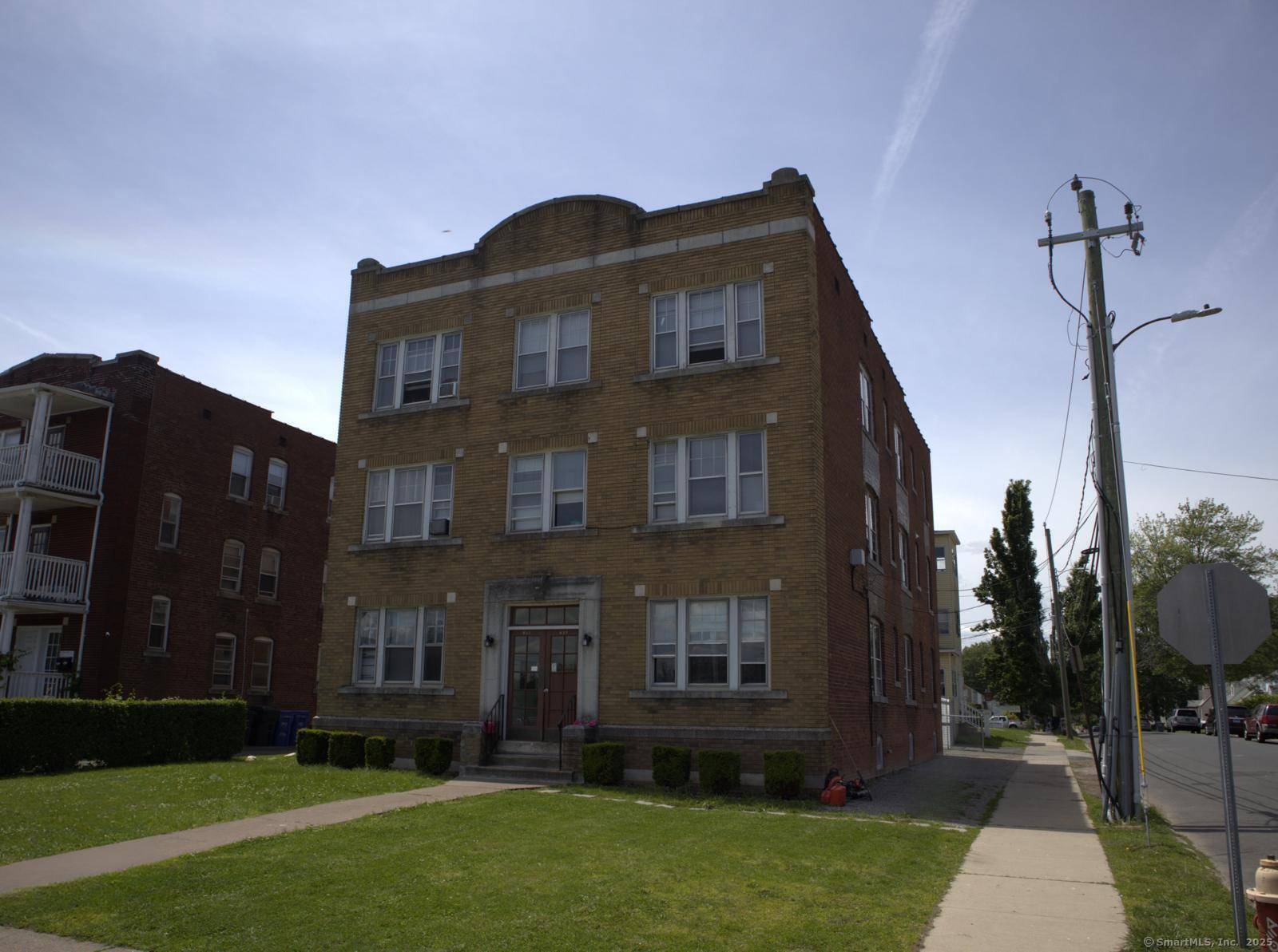 Turnkey investment opportunity on Wethersfield Avenue in Hartford !