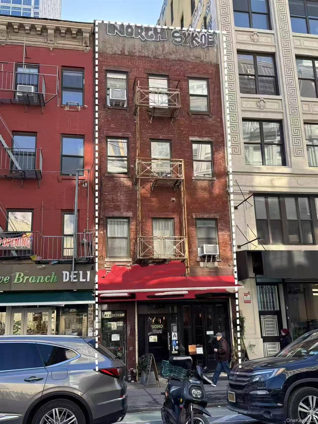 Commercial Mixed Use building Located in Heart Of Soho Downtown Manhattan, 4 Residential Units and a Ground floor is a restaurant, close to Subway, Shopping, Dining and bank.