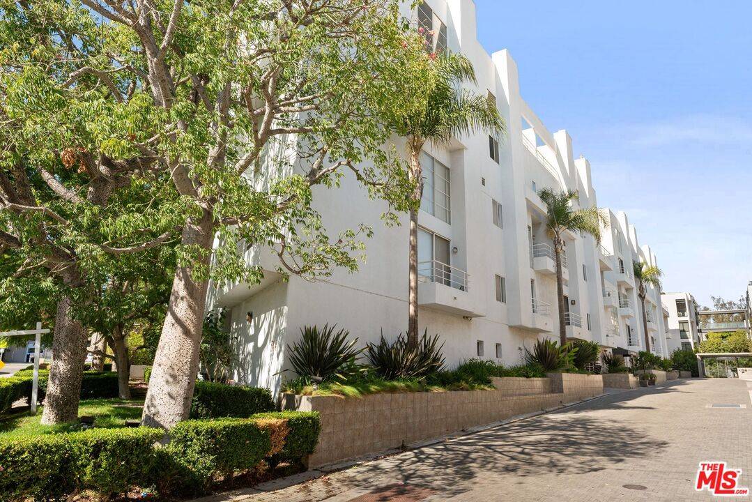 520  S Barrington Ave 2BR Brentwood La