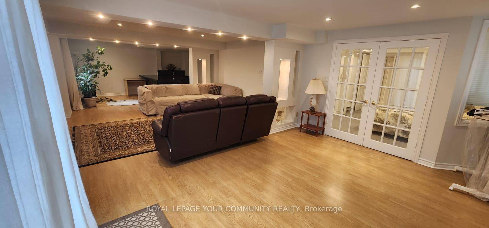 Discover this bright and spacious 1 bedroom den basement apartment in Richmond Hill, offering approximately 1, 500 sqft of comfortable living space.