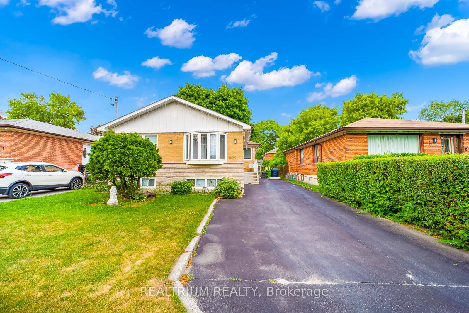 Welcome to this well maintained basement unit offering a private and comfortable living space in the heart of Scarborough.