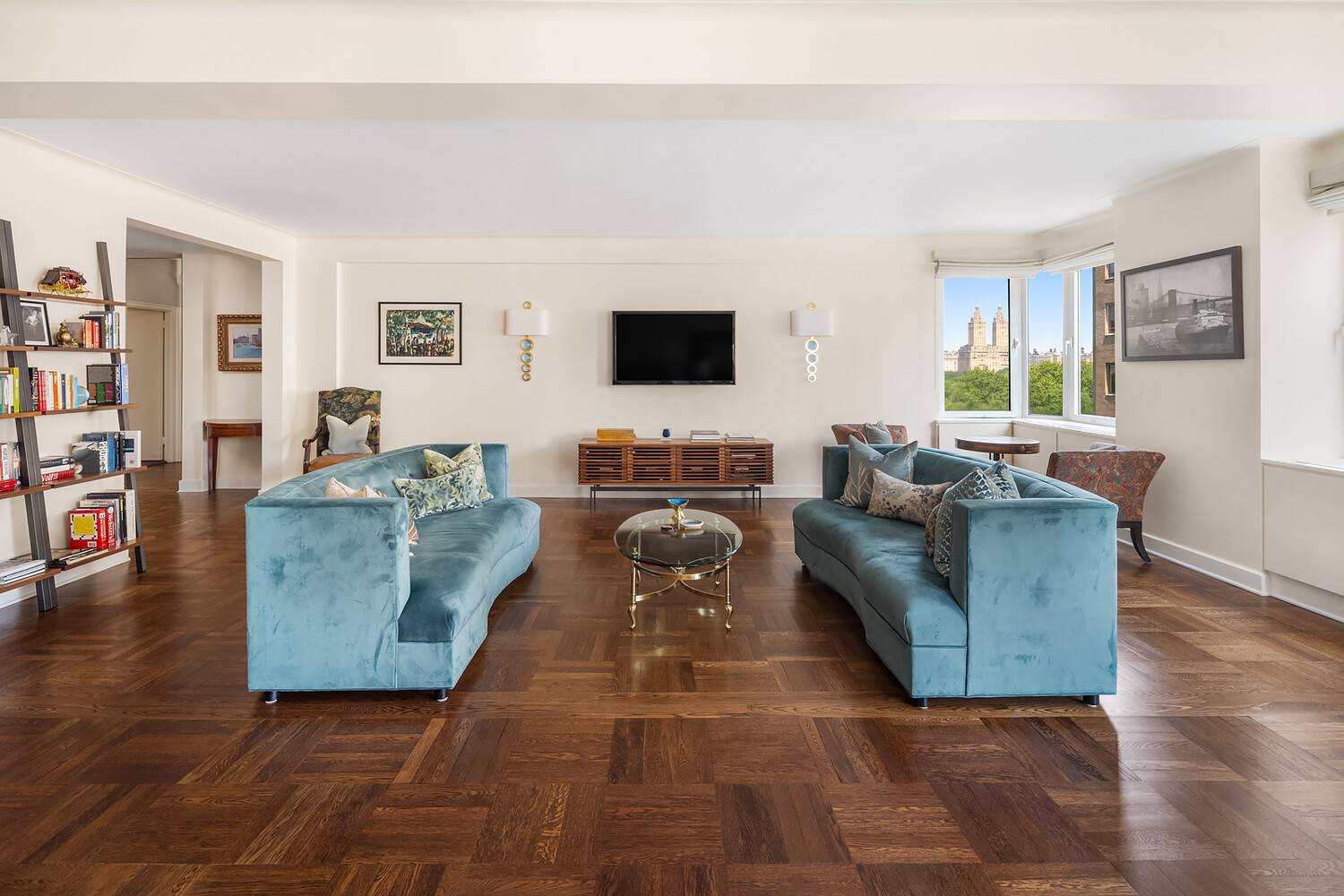 Spacious, loft like high floor home with split bedroom layout and abundant entertaining space.