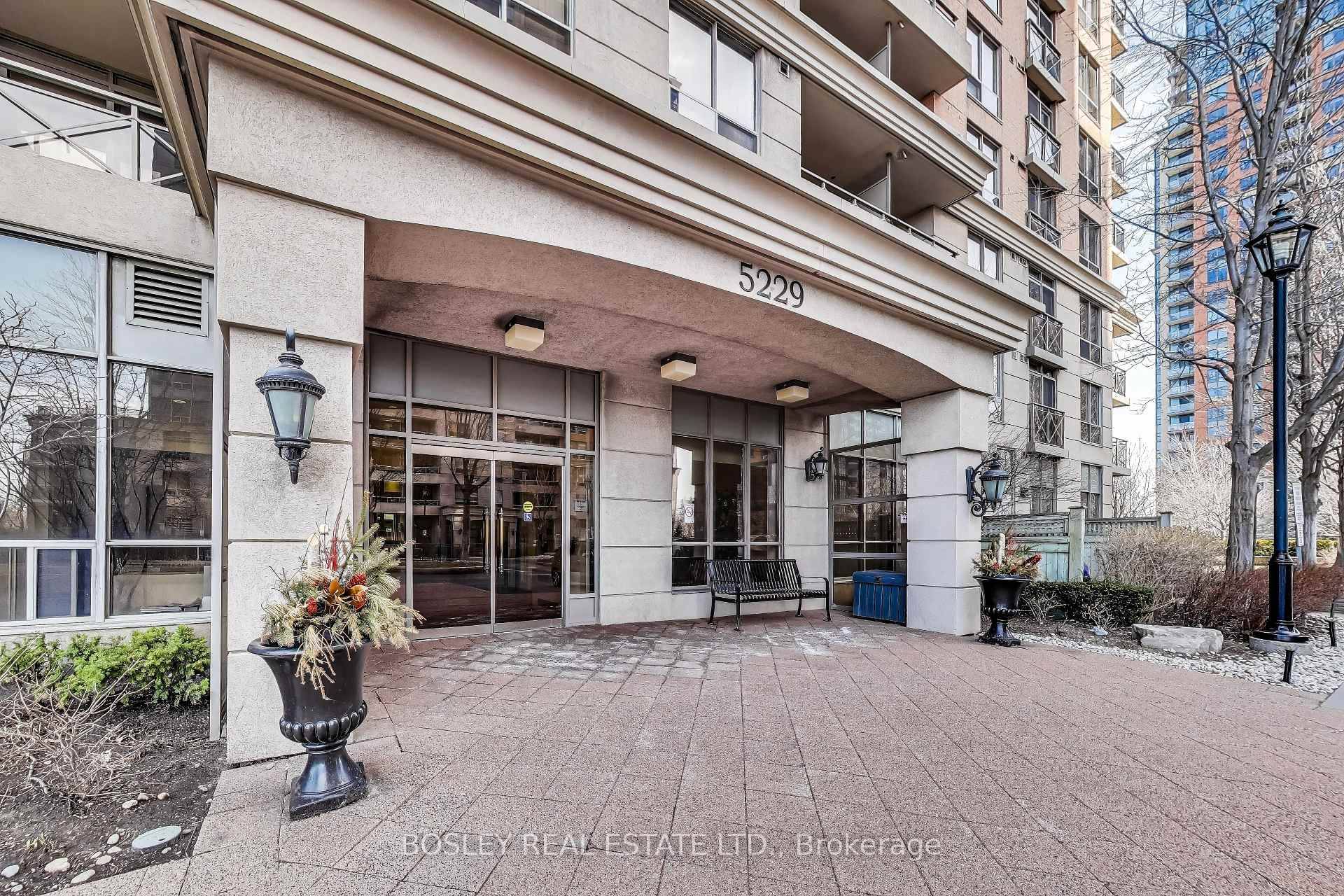 Welcome to luxury penthouse living !