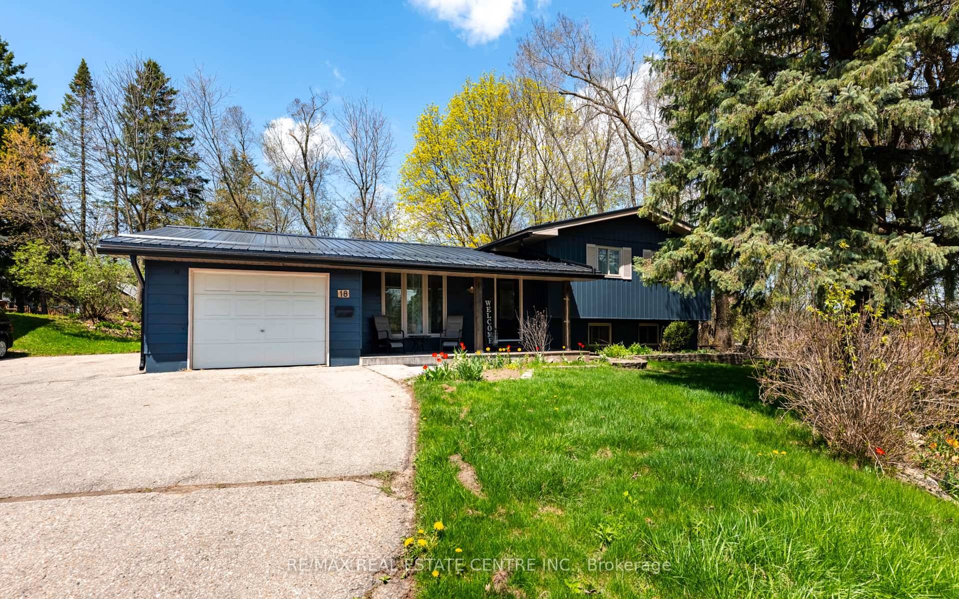 Welcome to 18 Townline located in beautiful Orangeville !
