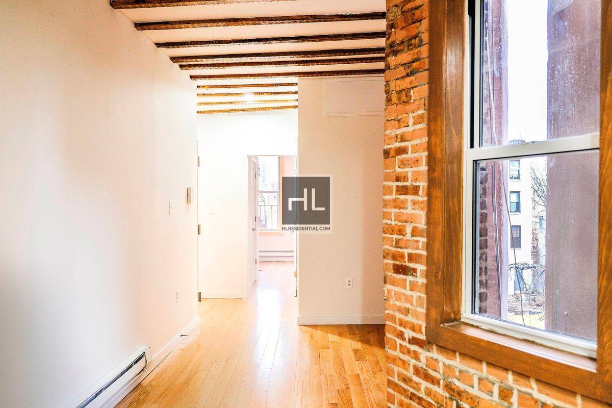 NOTE FREE 1 MONTH RENTGorgeous 2 bedroom is nestled in the Navy Yard area of Ft.
