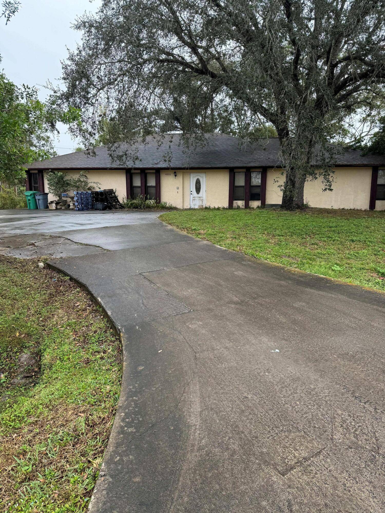 Excellent Investment opportunity to purchase this 2 Bedroom, 4 bath AS IS home.