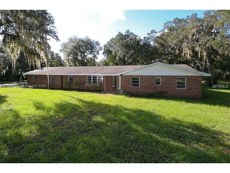 Here is the opportunity to own a little farm, but with the comfort of a city house !
