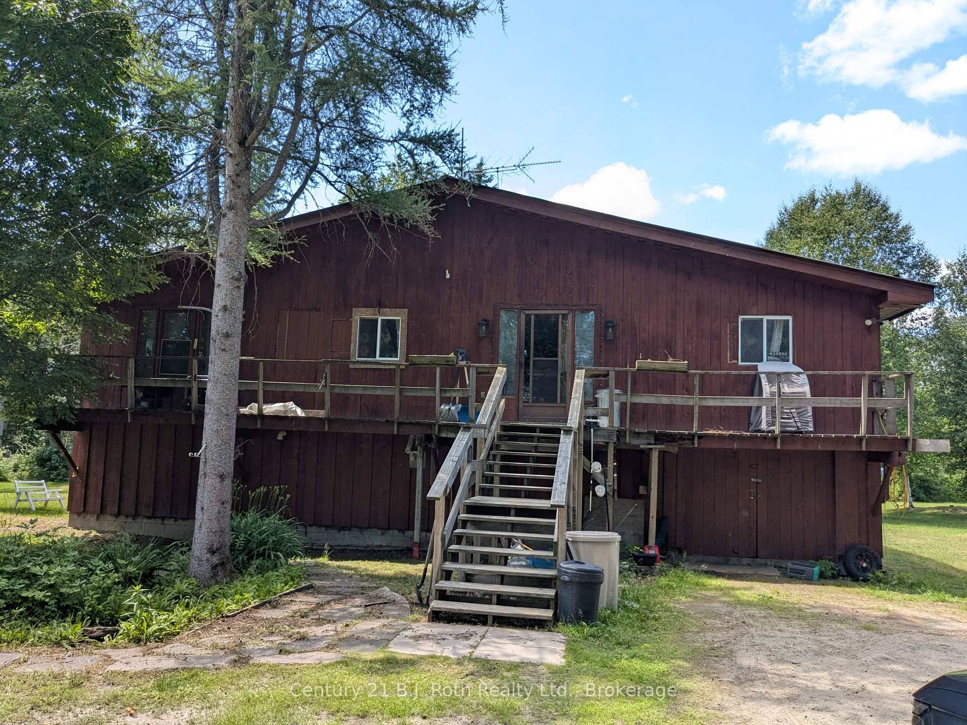 SPACIOUS 1786 SQ. FT 3 BEDROOM DEN OPEN CONCEPT BUNGALOW IDEALLY LOCATED ON A PRIVATE 1 ACRE TREED LOT ABUTTING THE DISTRESS RIVER FOR FISHING AND CANOEING OR KAYAKING THIS ...