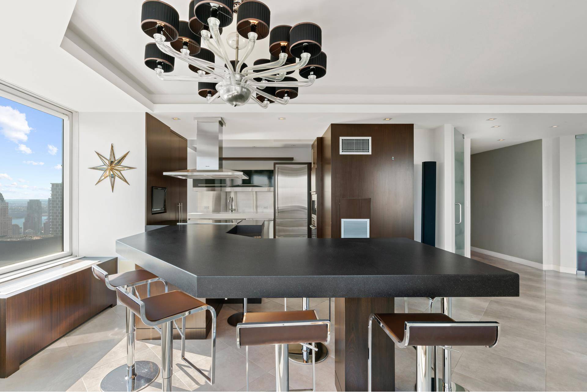 Magnificent two bedroom apartment with spectacular park and city views and state of the art.