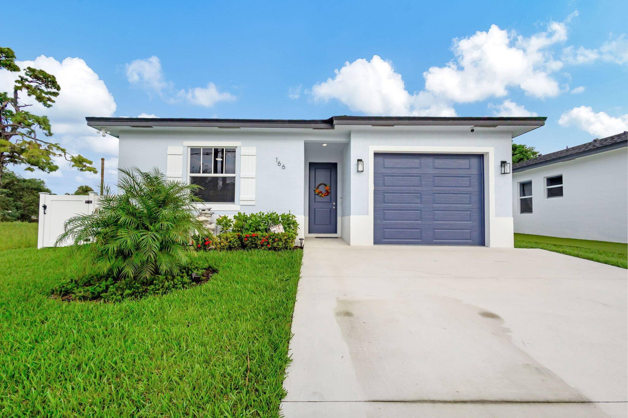 Stunning New Construction in Prime Location !